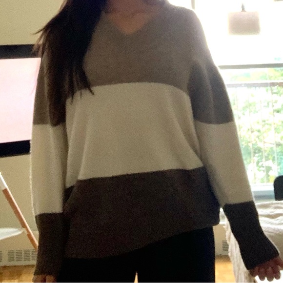 Cozy Sweater For Fall Season - Picture 4 of 4